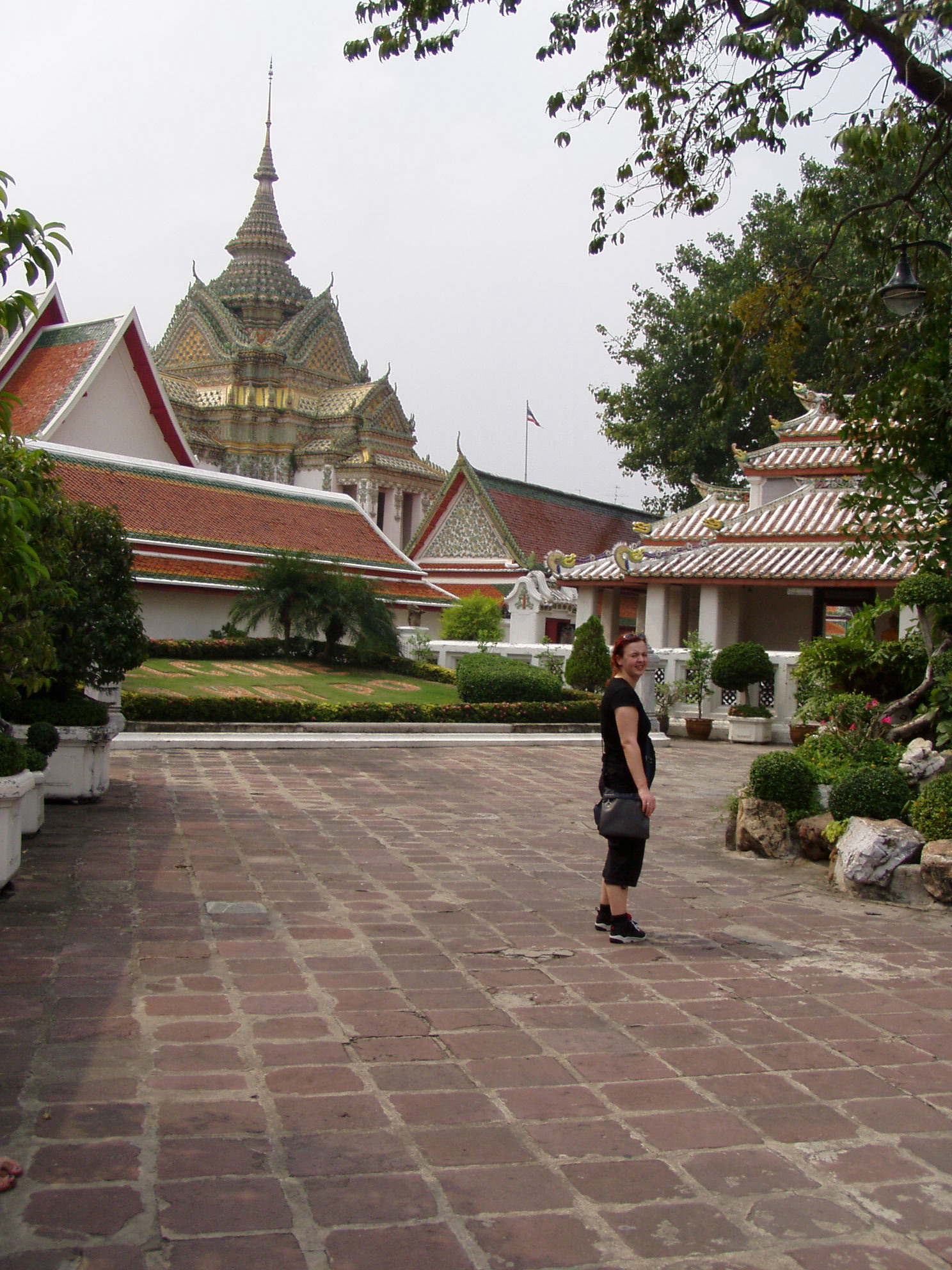 Mandy im Wat Pho.JPG