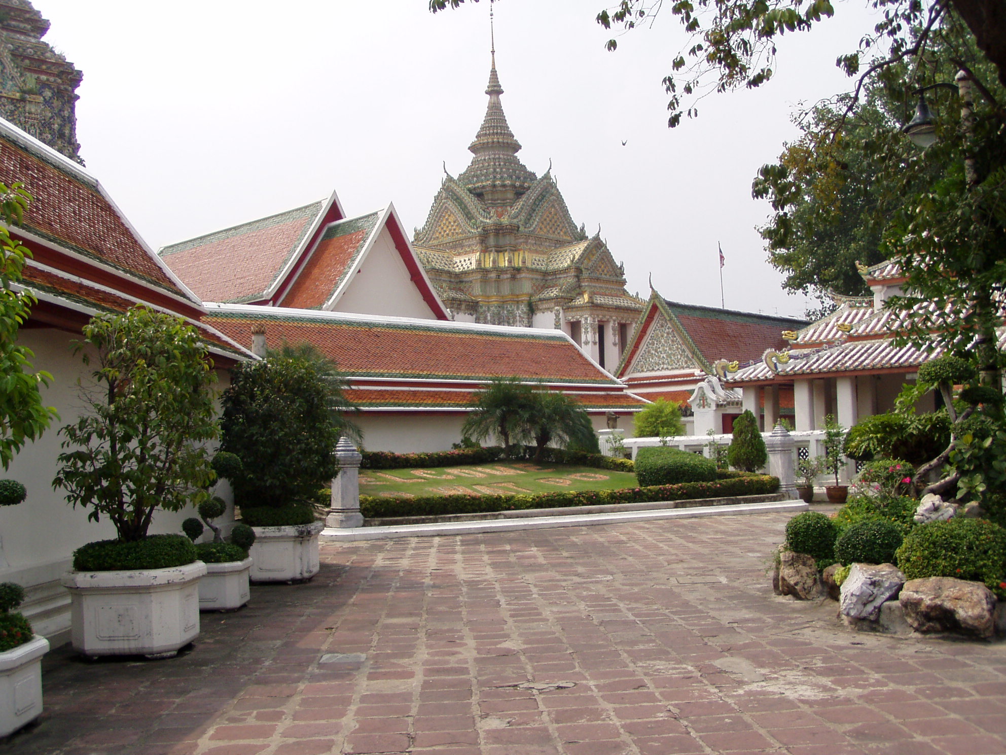 schne Gebude im Wat Pho.JPG